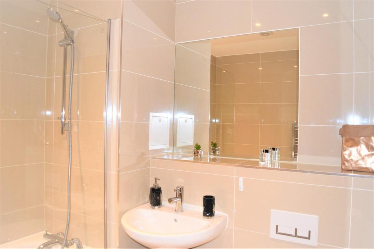 Urban Gem Apartment- Free Parking เอนฟิลด์ ภายนอก รูปภาพ