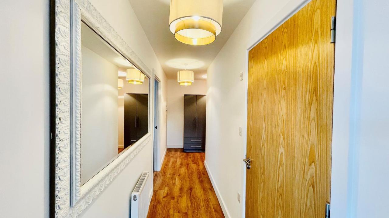 Urban Gem Apartment- Free Parking เอนฟิลด์ ภายนอก รูปภาพ
