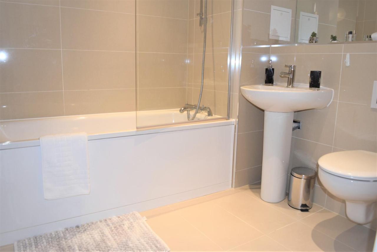 Urban Gem Apartment- Free Parking เอนฟิลด์ ภายนอก รูปภาพ